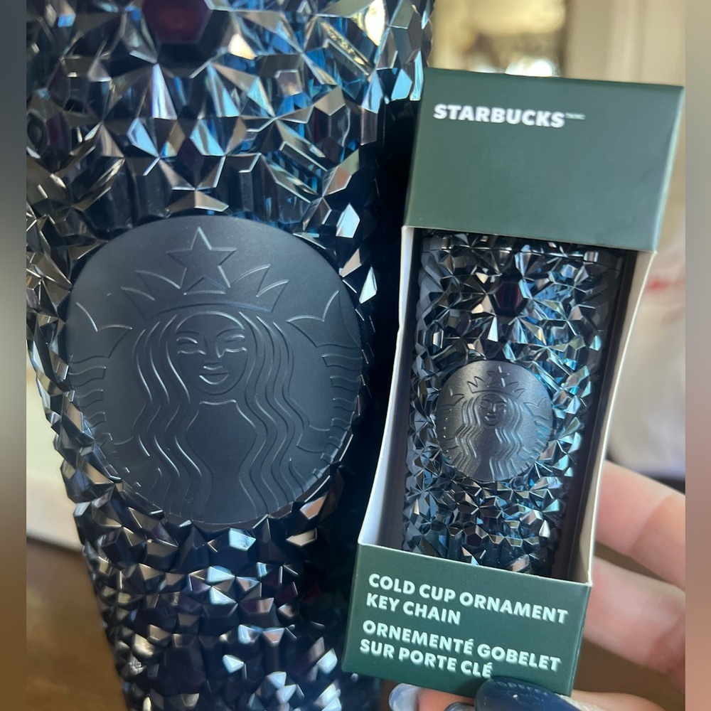 STARBUCKS Holiday Deep Navy Blue Cut Gemstone 24 oz Cold Cup & Keychain SET NEW - Picture 4 of 8